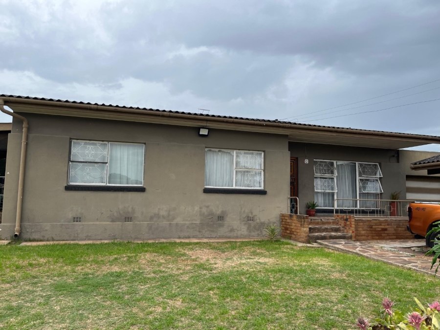 To Let 3 Bedroom Property for Rent in Bothasrus Eastern Cape